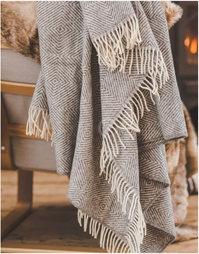 Плед из натуральной шерсти "Rombeliai"