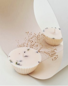 Soy wax candle "Lavender Cupcake"