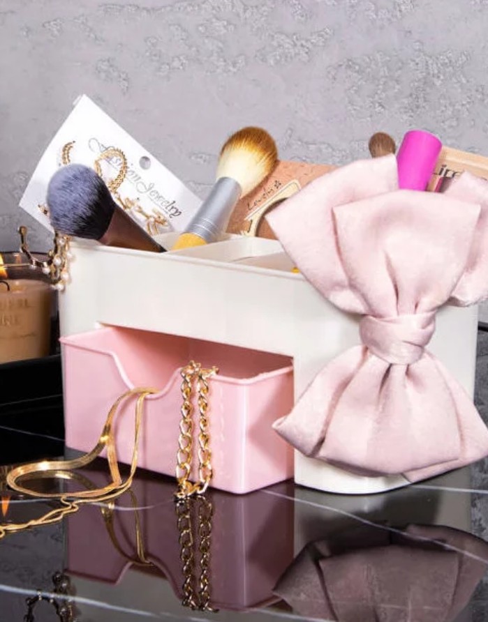 Grožio priemonių organizatorius "Make Up Pink"