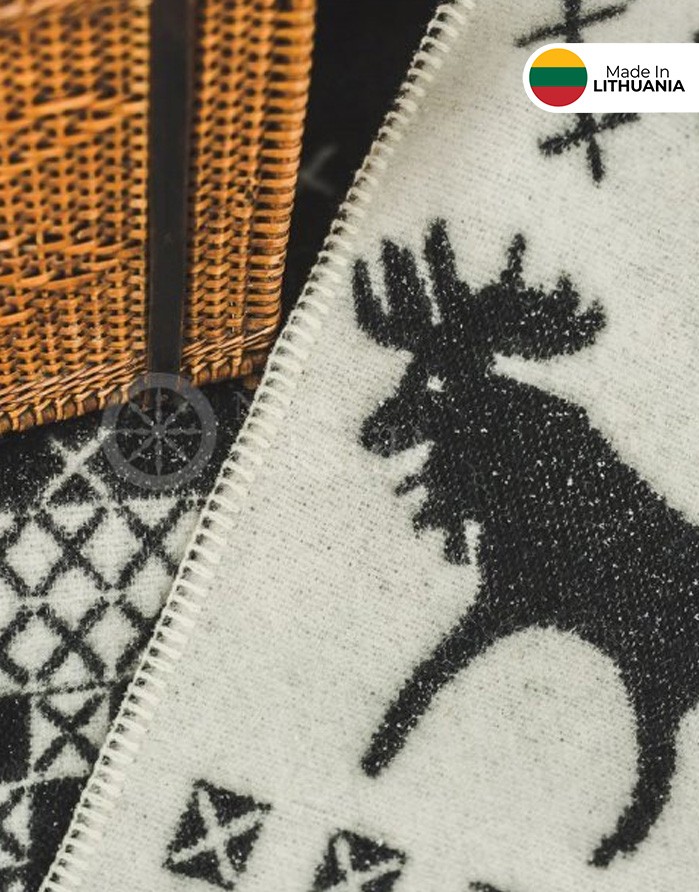 Dabīgas vilnas sega "Moose Black" 130x200 cm