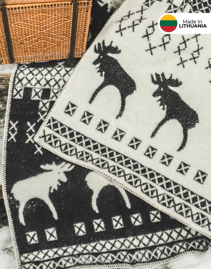 Dabīgas vilnas sega "Moose Black" 130x200 cm