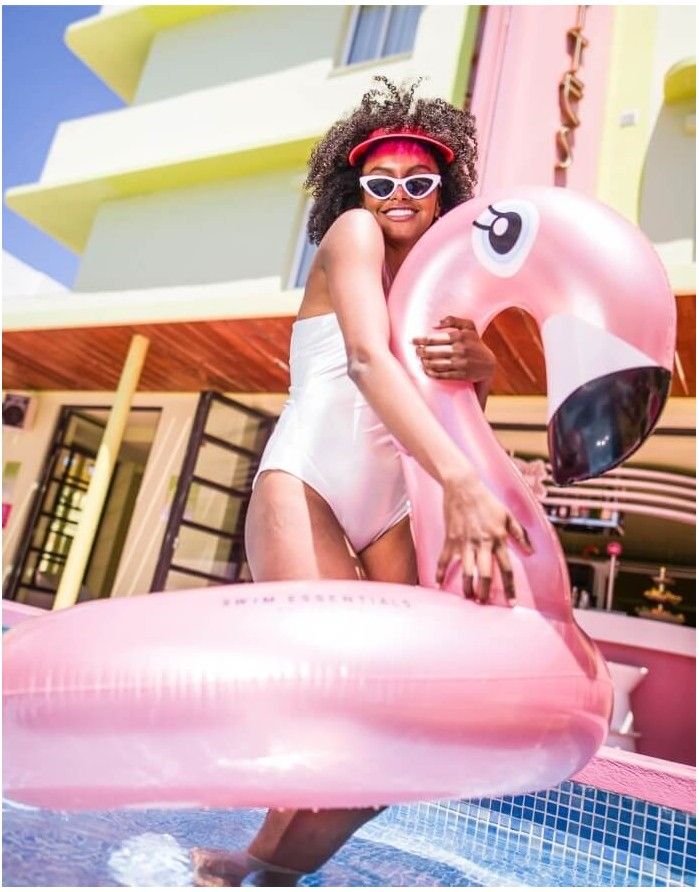 Piepūšams dzērienu turētājs "Neon Flamingo"