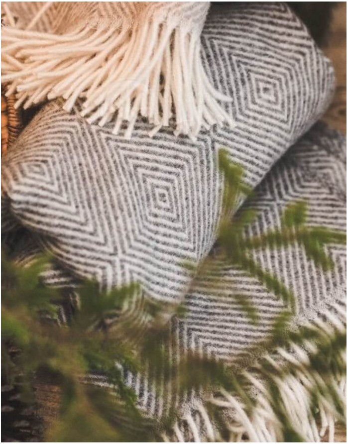 Dabīgais vilnas pleds "Rombeliai"