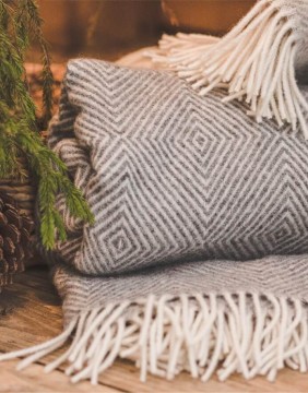 Natural wool plaid "Rombeliai"